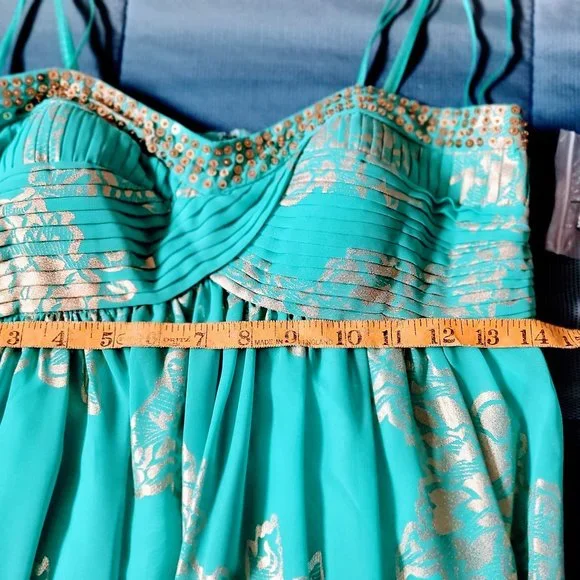 BNWT Strapless Floor Length Formal SO Lightweight & Gorgeous! (Straps included) - Picture 16 of 16